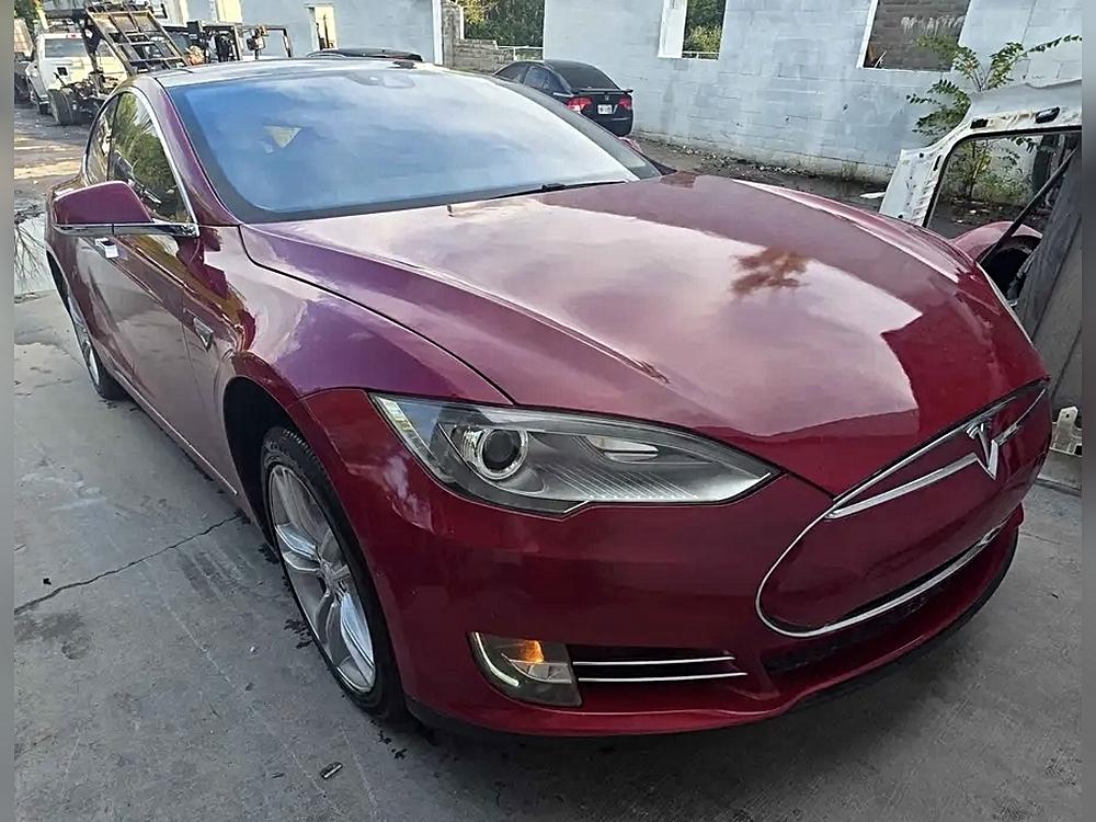 tesla model s 2015 5YJSA1H23FFP77297 image tesla model s 2015 5YJSA1H23FFP77297 image
